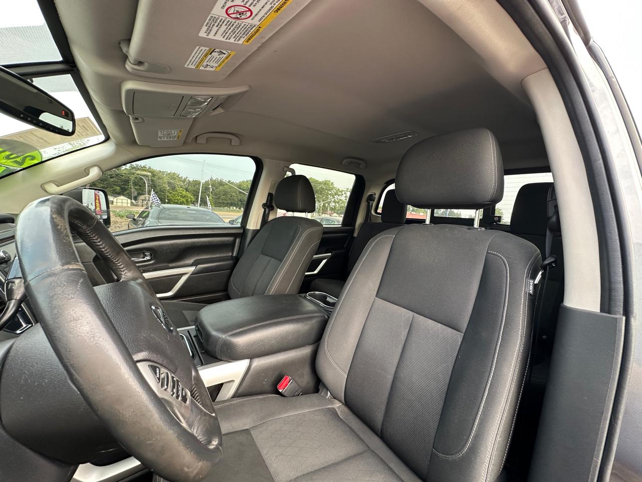 Nissan Titan XD 4x2 Gas Crew Cab SV 2017