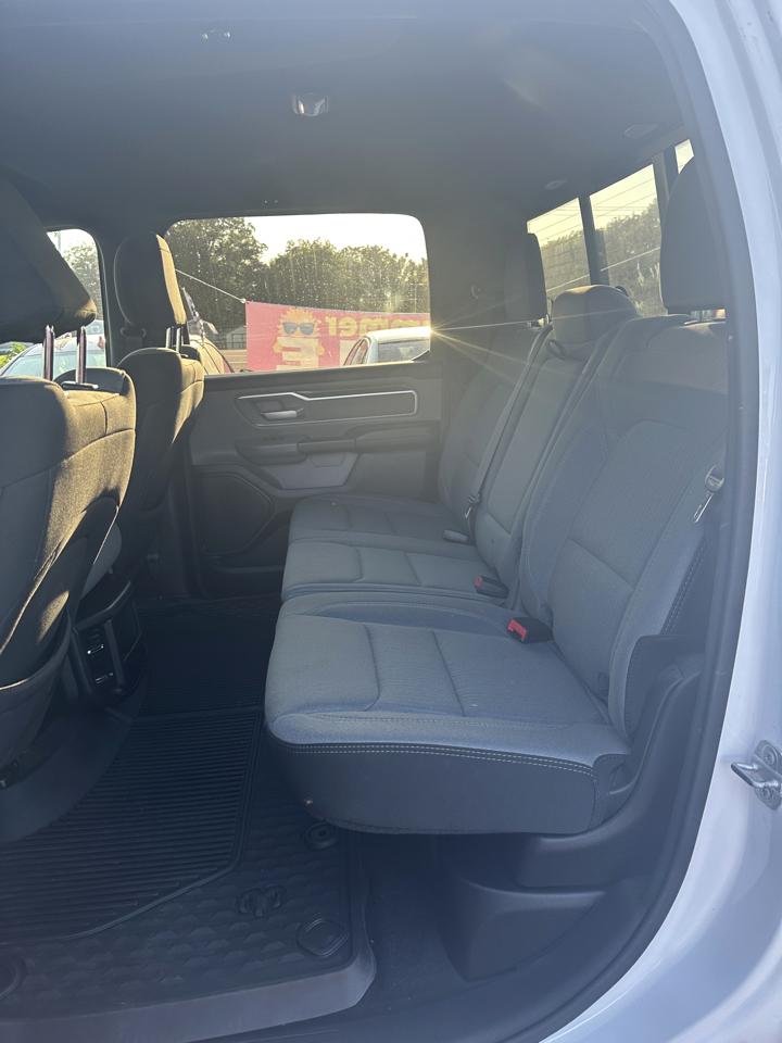 RAM 1500 Big Horn 4x4 Crew Cab 5'7" Box 2022