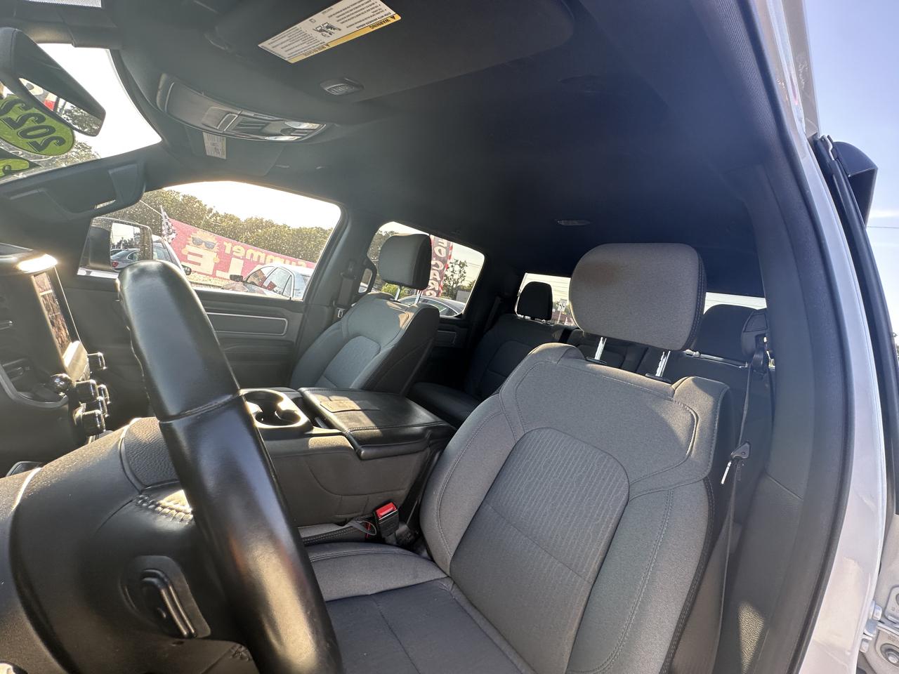 RAM 1500 Big Horn 4x4 Crew Cab 5'7" Box 2022