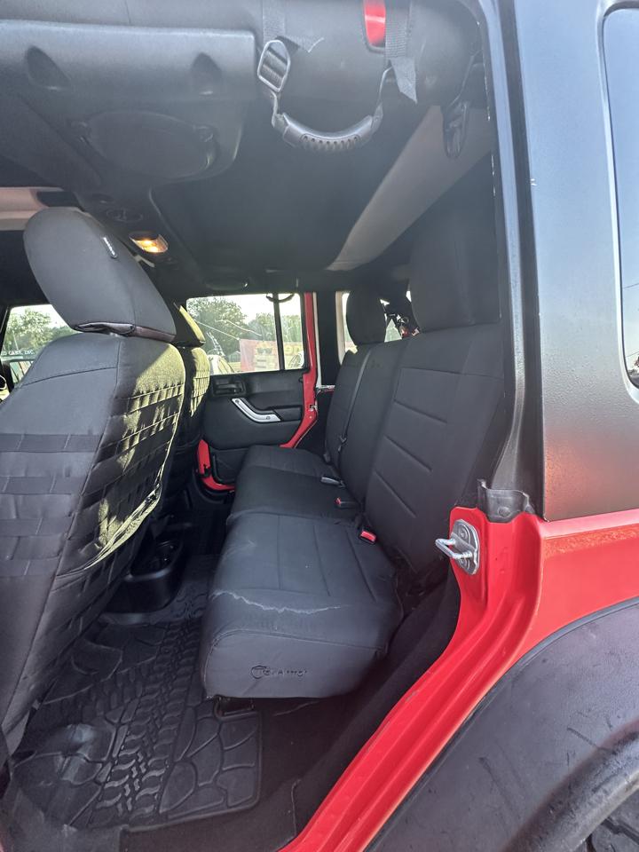 Jeep Wrangler Unlimited 4WD 4dr Sahara 2013