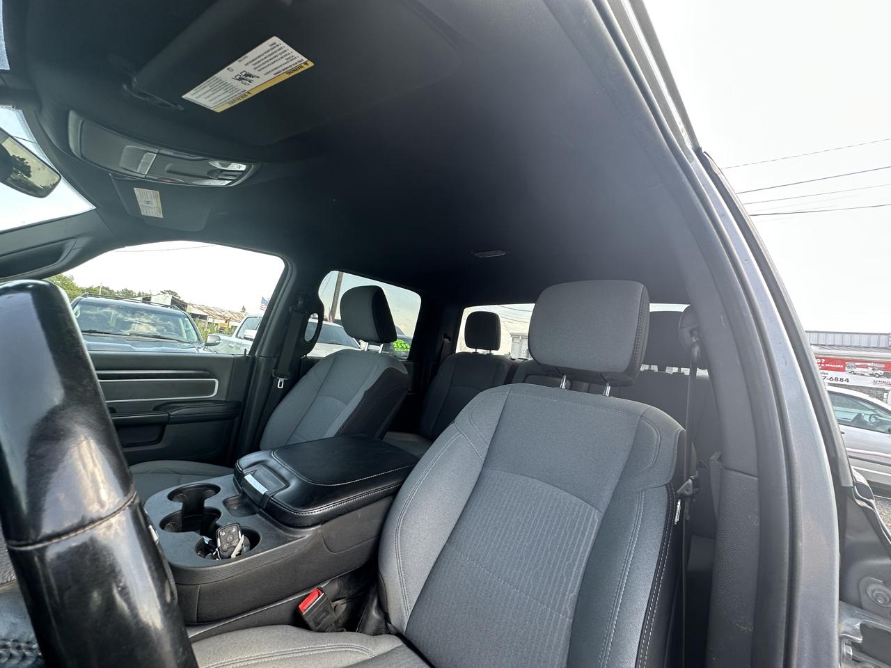 RAM 2500 Big Horn 4x4 Crew Cab 8' Box 2023