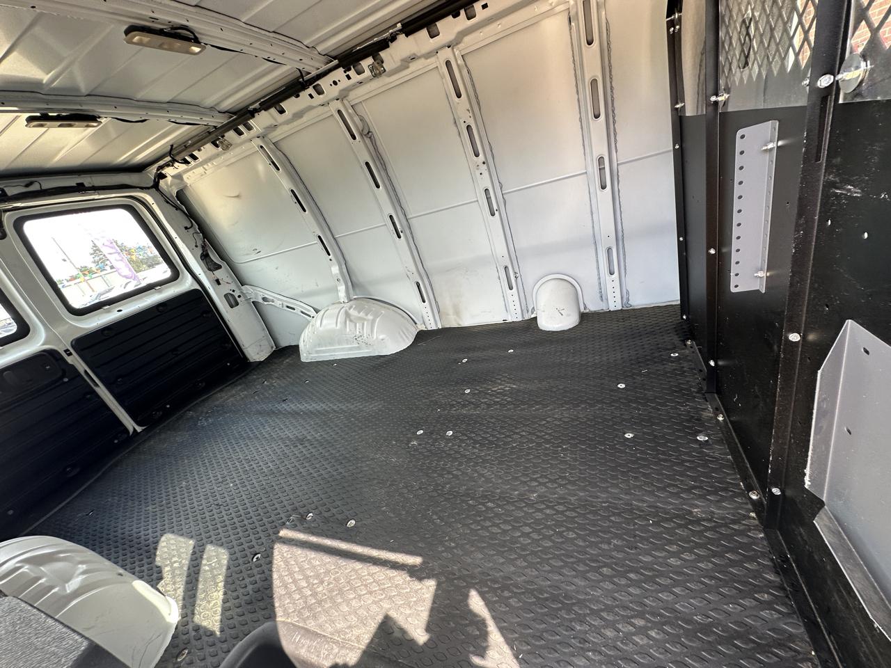 Chevrolet Express Cargo Van RWD 2500 135" 2019