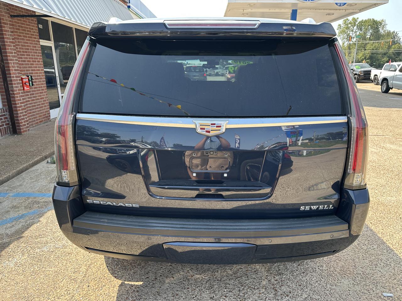 Cadillac Escalade 2WD 4dr Luxury 2019