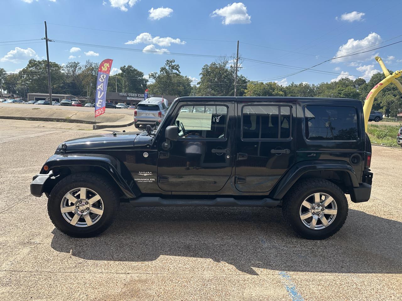 Jeep Wrangler Unlimited 4WD 4dr Sahara 2013