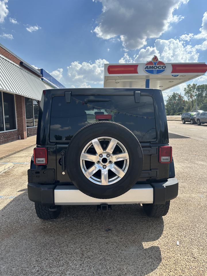 Jeep Wrangler Unlimited 4WD 4dr Sahara 2013