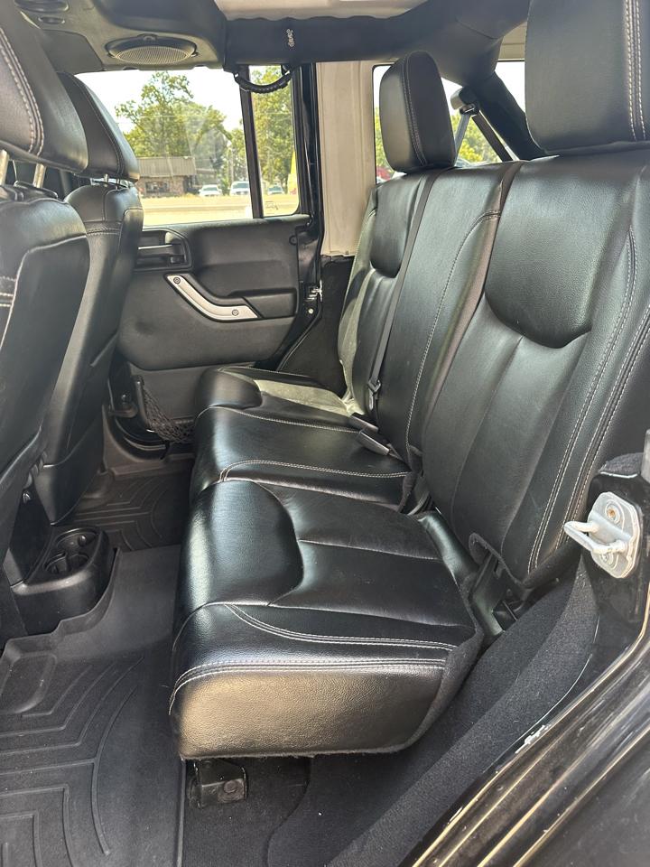Jeep Wrangler Unlimited 4WD 4dr Sahara 2013