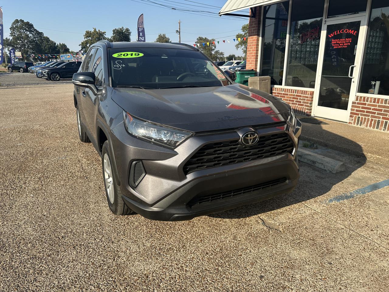 Toyota RAV4 LE FWD (Natl) 2019