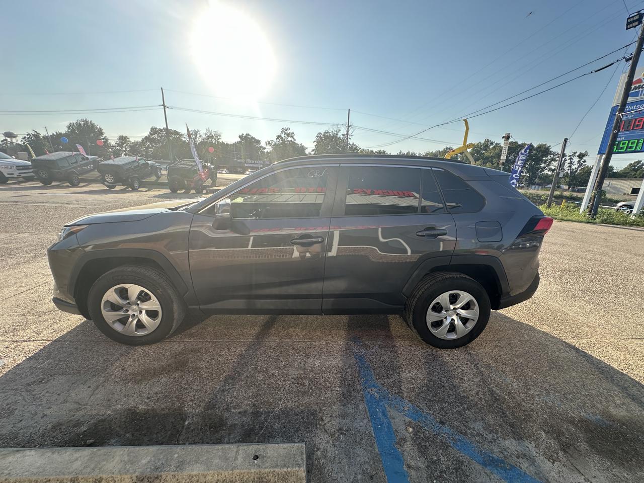 Toyota RAV4 LE FWD (Natl) 2019