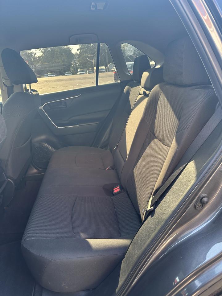 Toyota RAV4 LE FWD (Natl) 2019