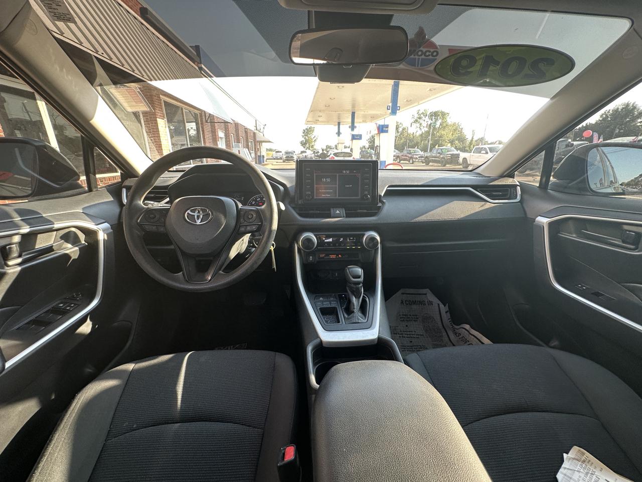 Toyota RAV4 LE FWD (Natl) 2019