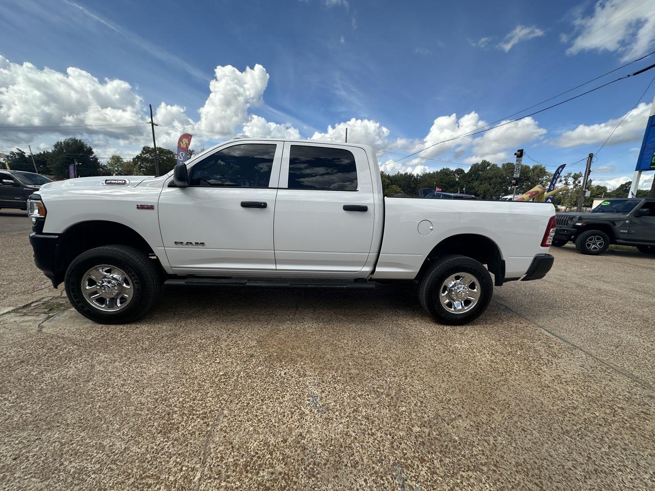 RAM 2500 Tradesman 4x4 Crew Cab 6'4" Box 2022