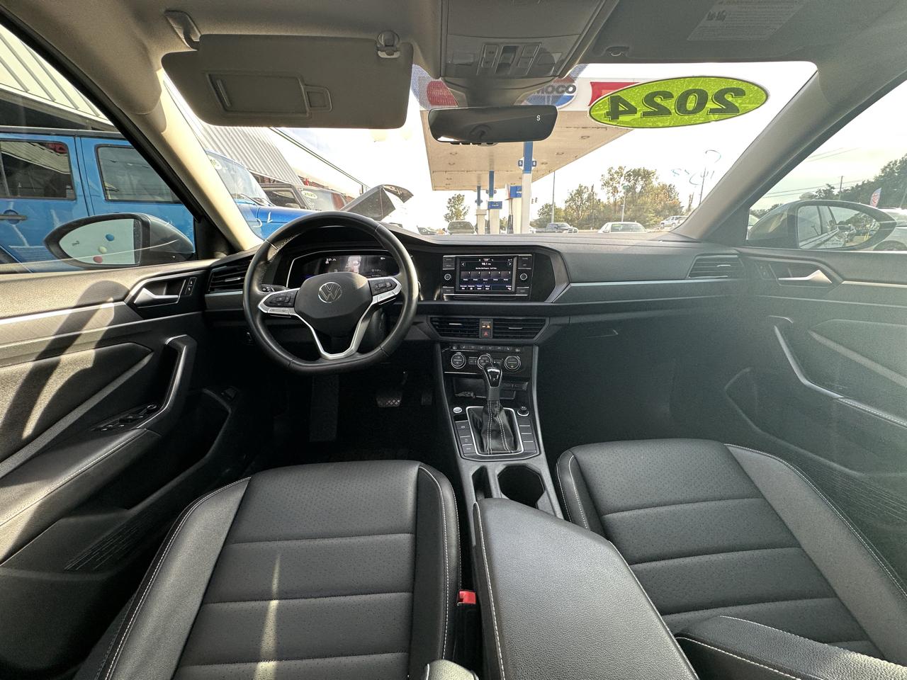 Volkswagen Jetta SE Auto 2024