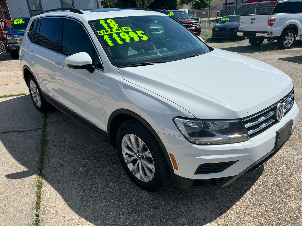 2018 Volkswagen Tiguan SE photo 2