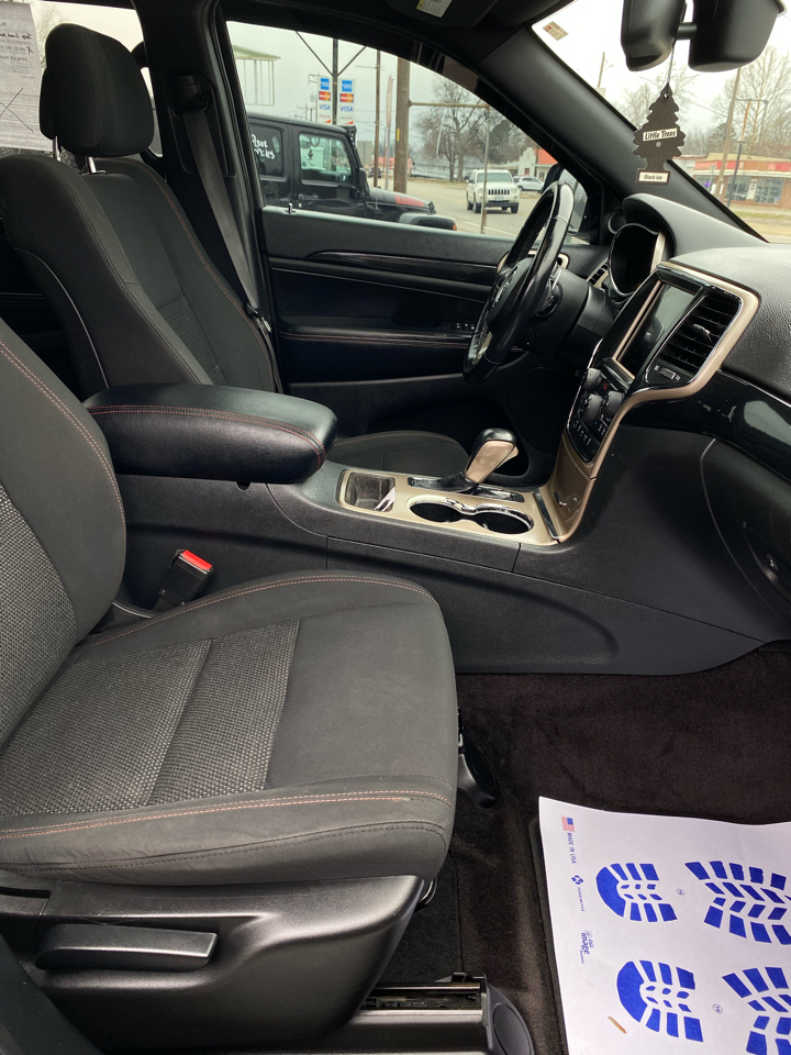 Jeep Grand Cherokee Laredo 4WD 2016