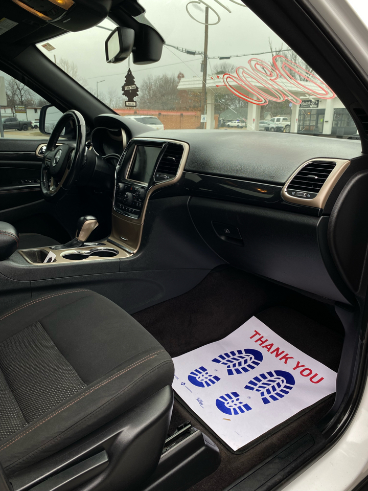 Jeep Grand Cherokee Laredo 4WD 2016