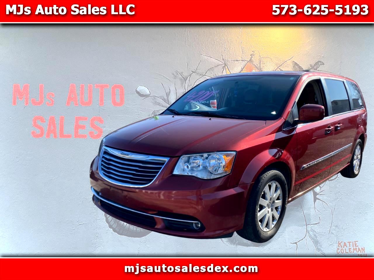 2013 Chrysler Town & Country Touring's photo