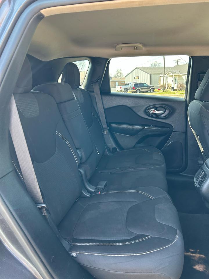 Jeep Cherokee Latitude FWD 2015