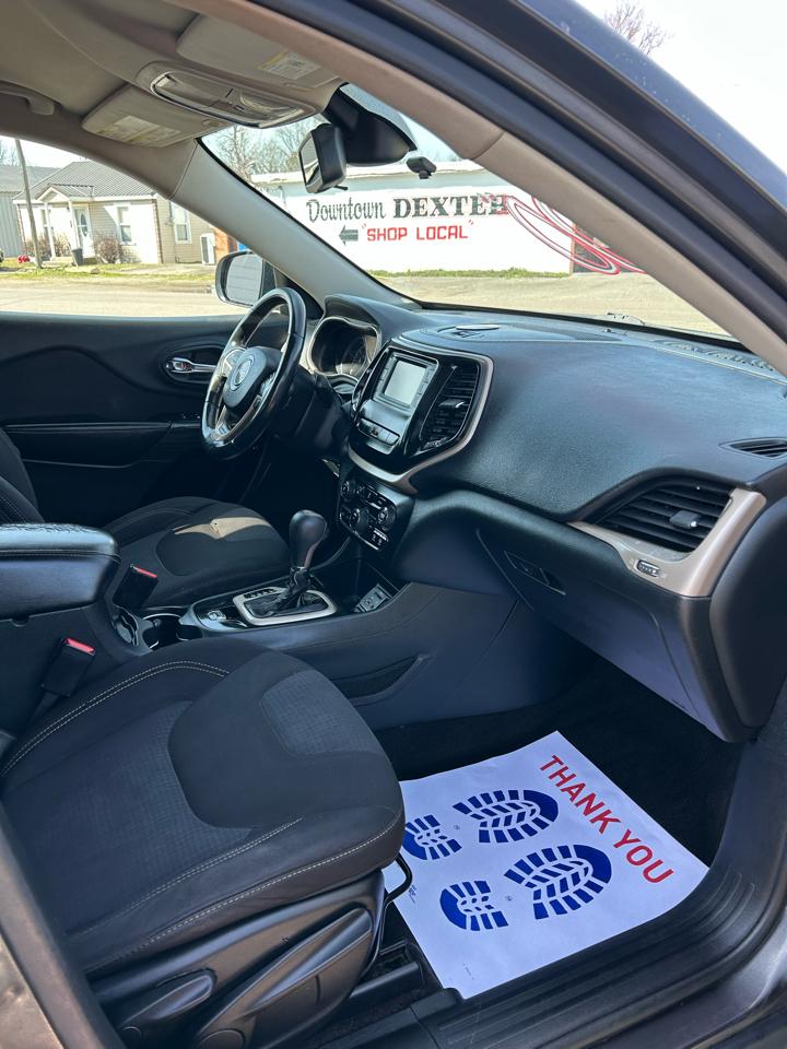 Jeep Cherokee Latitude FWD 2015