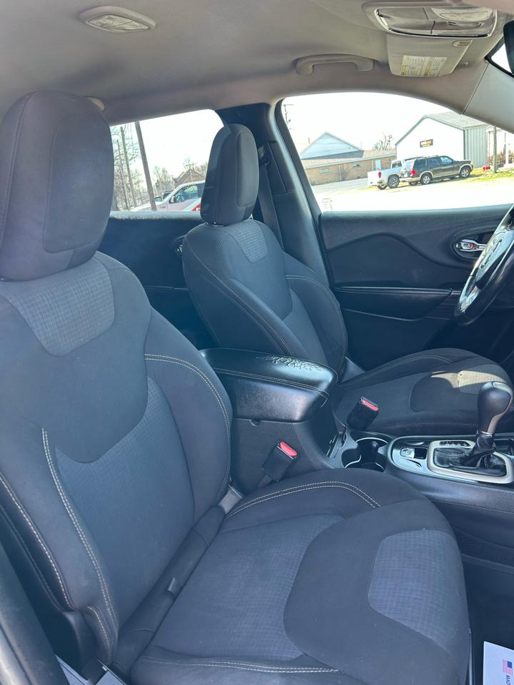 Jeep Cherokee Latitude FWD 2015