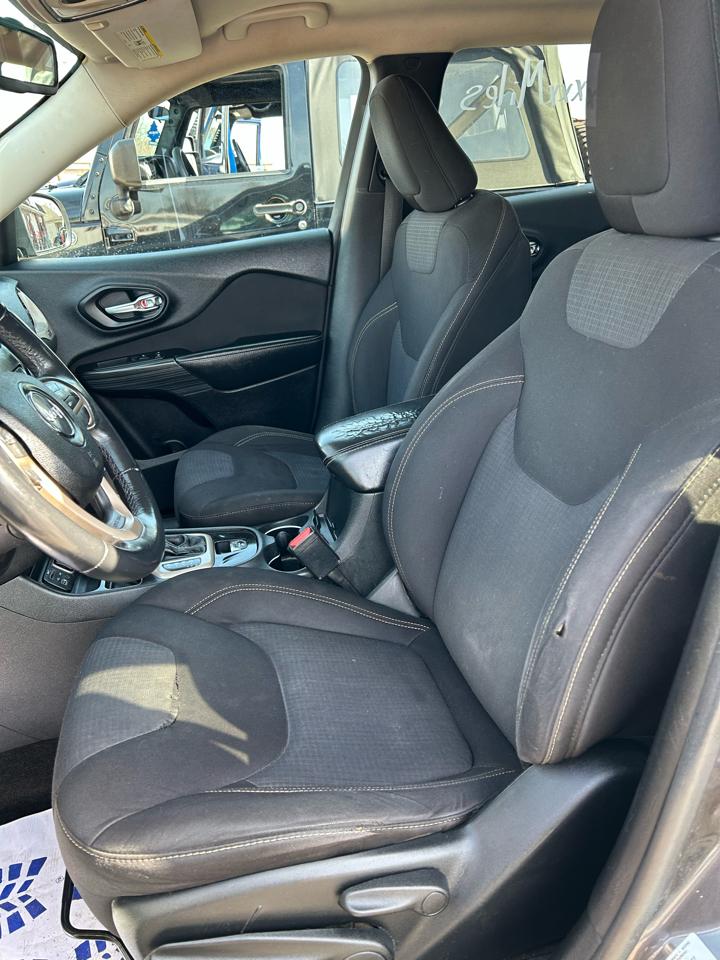 Jeep Cherokee Latitude FWD 2015