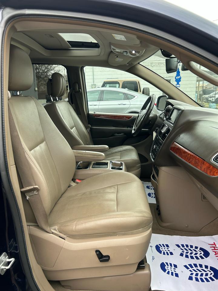 Chrysler Town & Country Touring-L 2016