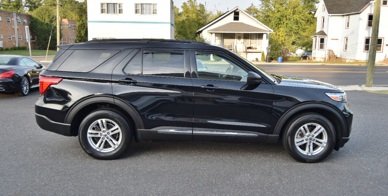 2021 Ford Explorer XLT photo 4