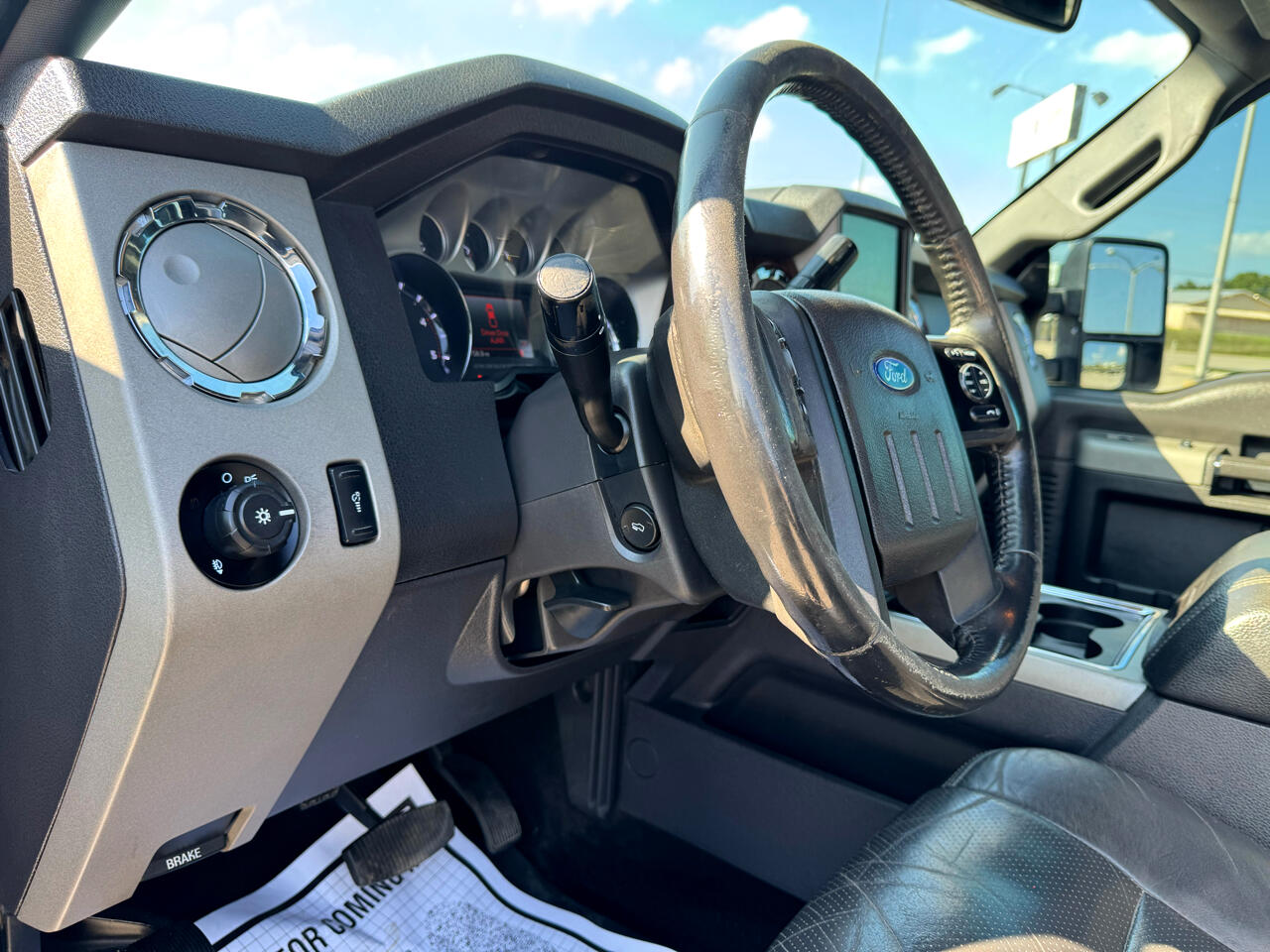 Ford F-250 SD Lariat Crew Cab Short Bed 4WD 2014 Ford F-250 SD Lariat Crew Cab Short Bed 4WD 2014