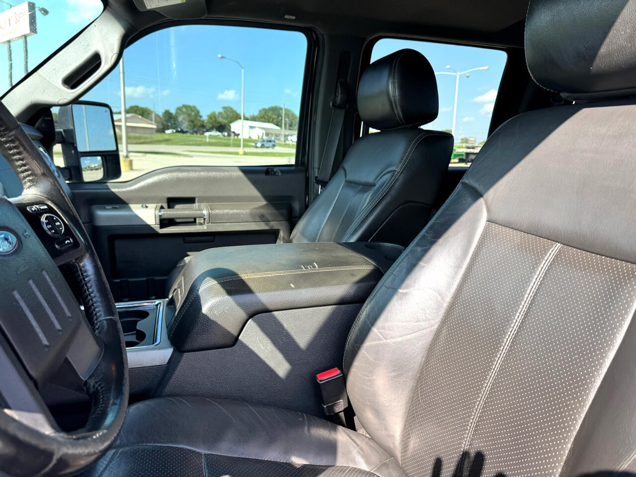 Ford F-250 SD Lariat Crew Cab Short Bed 4WD 2014 Ford F-250 SD Lariat Crew Cab Short Bed 4WD 2014