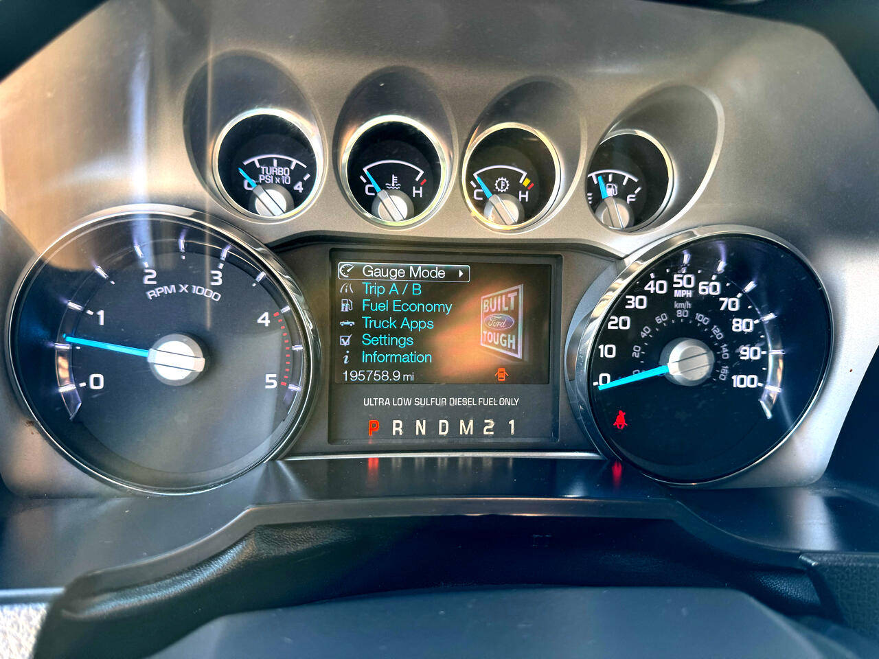 Ford F-250 SD Lariat Crew Cab Short Bed 4WD 2014 Ford F-250 SD Lariat Crew Cab Short Bed 4WD 2014