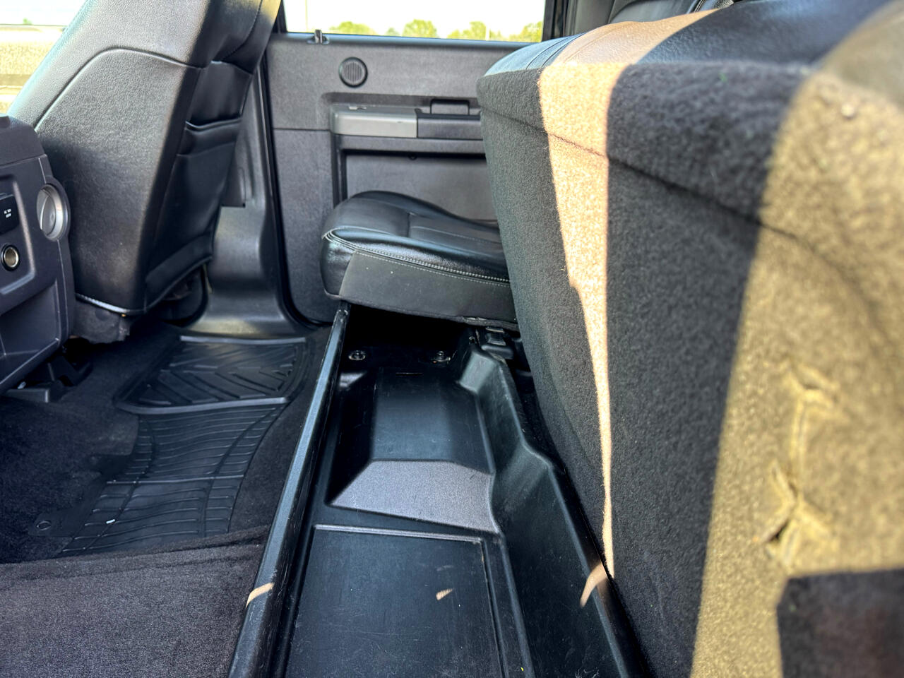 Ford F-250 SD Lariat Crew Cab Short Bed 4WD 2014 Ford F-250 SD Lariat Crew Cab Short Bed 4WD 2014