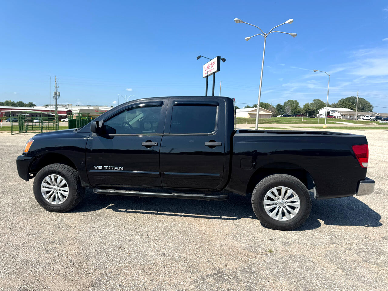 Nissan Titan SV Crew Cab 4WD 2012 Nissan Titan SV Crew Cab 4WD 2012