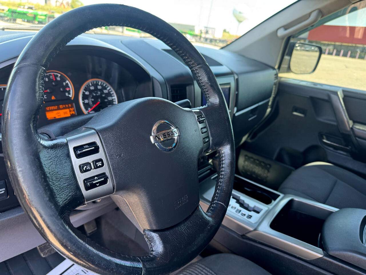Nissan Titan SV Crew Cab 4WD 2012 Nissan Titan SV Crew Cab 4WD 2012