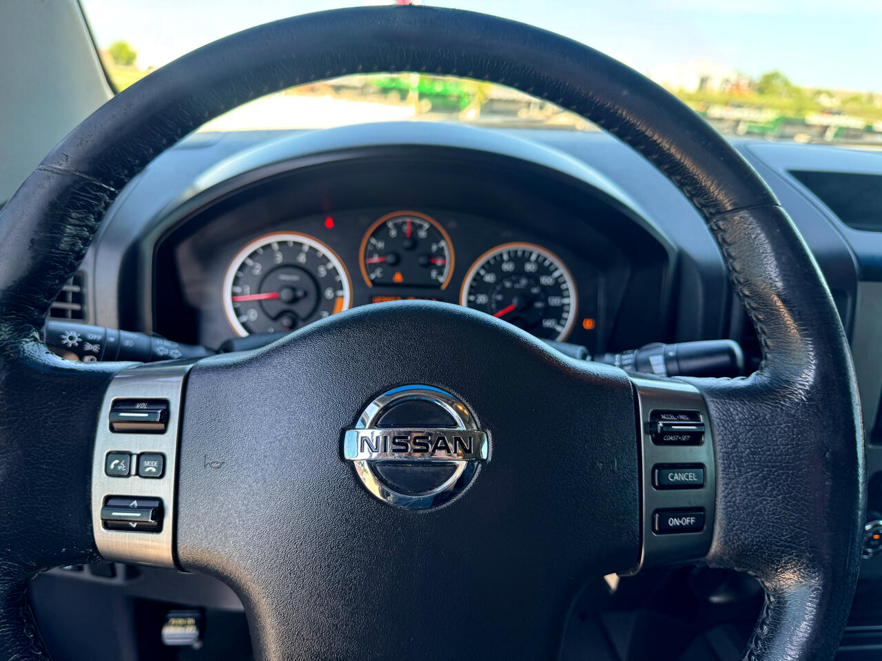 Nissan Titan SV Crew Cab 4WD 2012 Nissan Titan SV Crew Cab 4WD 2012