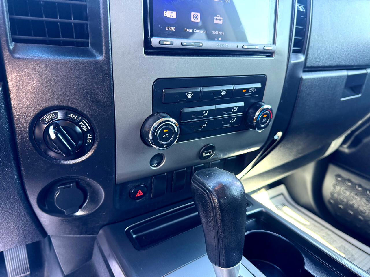 Nissan Titan SV Crew Cab 4WD 2012 Nissan Titan SV Crew Cab 4WD 2012