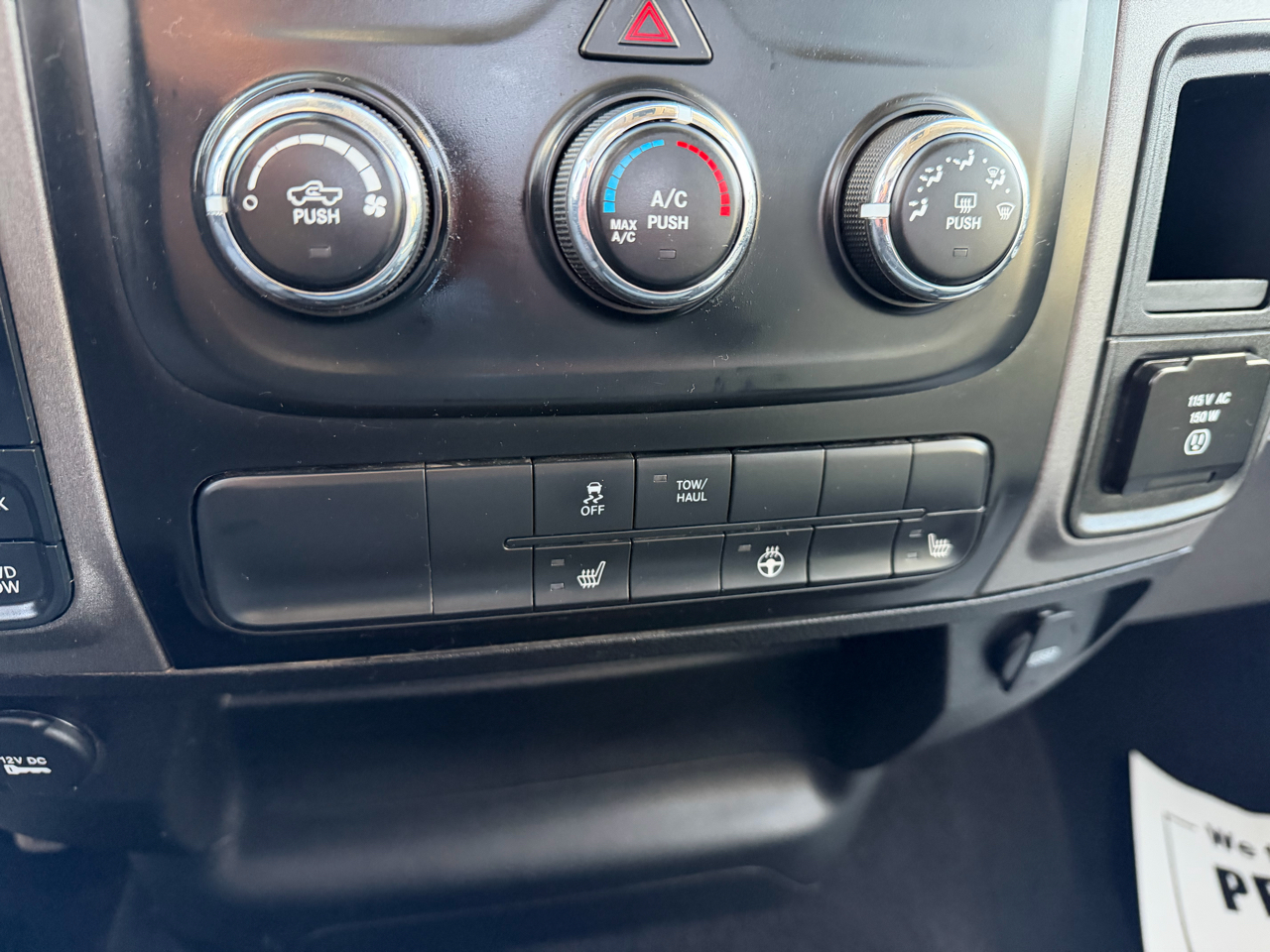 RAM 1500 Classic Tradesman Quad Cab 4WD 2022