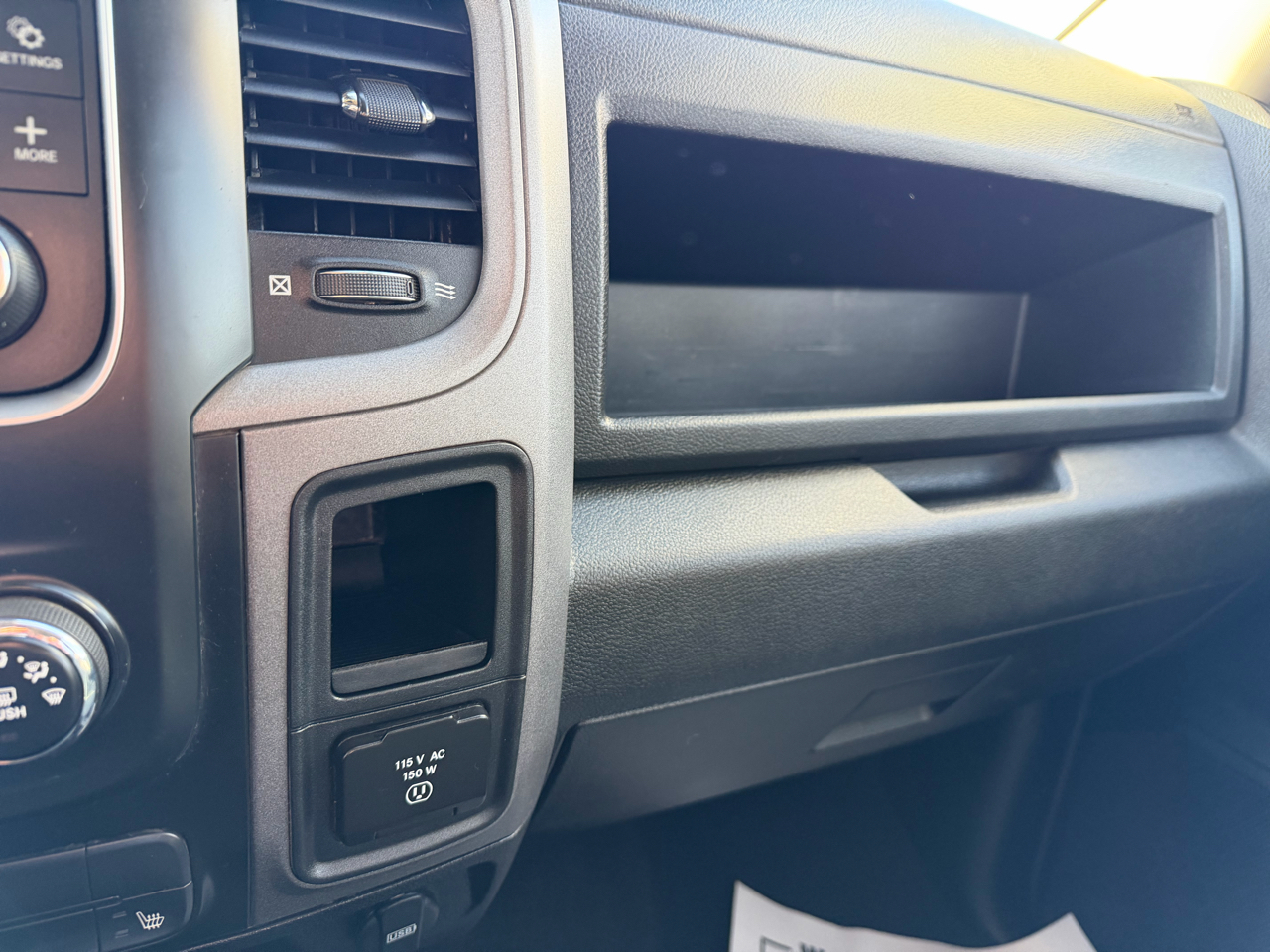 RAM 1500 Classic Tradesman Quad Cab 4WD 2022