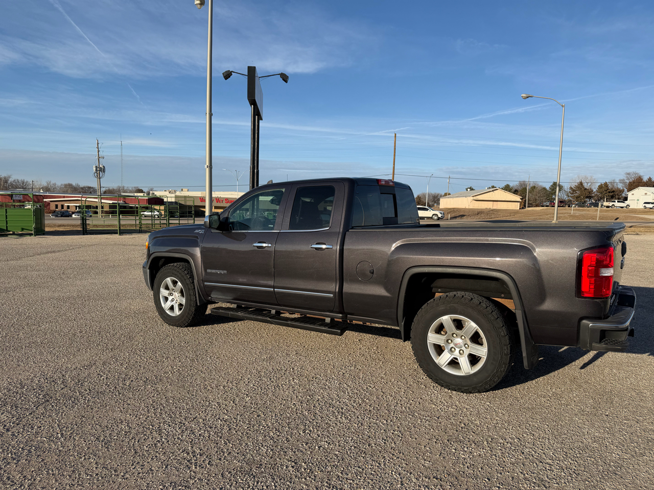 GMC Sierra 1500 4WD Double Cab 143.5" SLT 2015