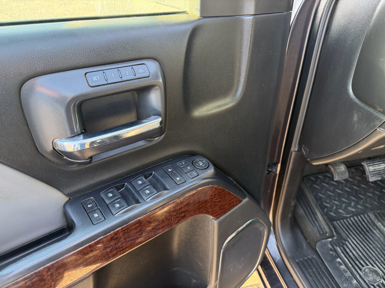 GMC Sierra 1500 4WD Double Cab 143.5" SLT 2015