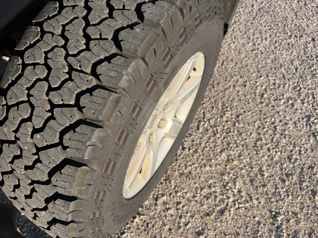 GMC Sierra 1500 4WD Double Cab 143.5" SLT 2015