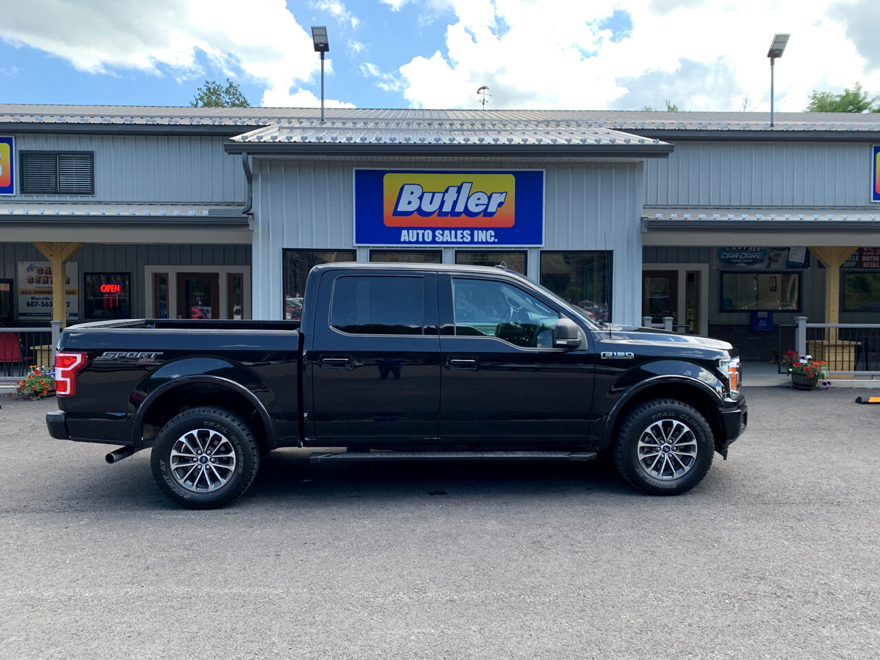 Ford F-150 XLT SuperCrew Short Bed 4WD 2019