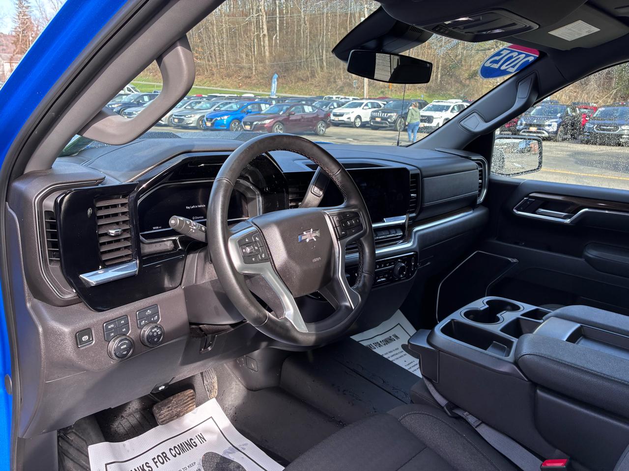 Chevrolet Silverado 1500 4WD Crew Cab 147" Custom Trail Boss 2025