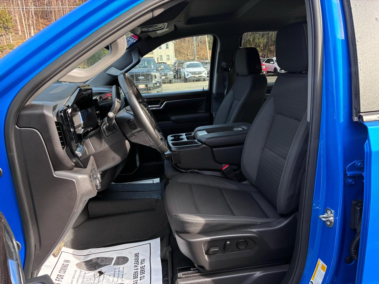 Chevrolet Silverado 1500 4WD Crew Cab 147" Custom Trail Boss 2025