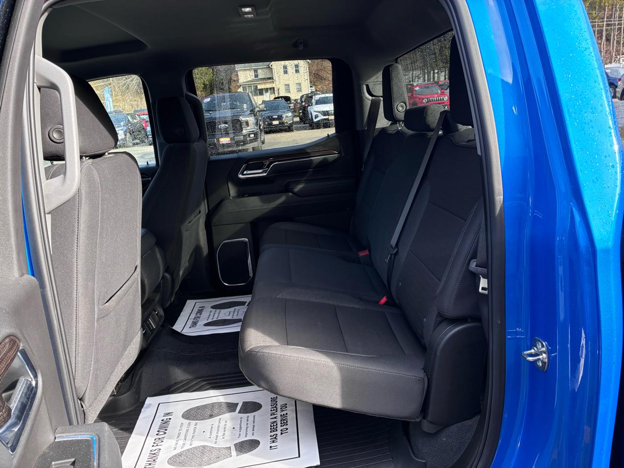 Chevrolet Silverado 1500 4WD Crew Cab 147" Custom Trail Boss 2025