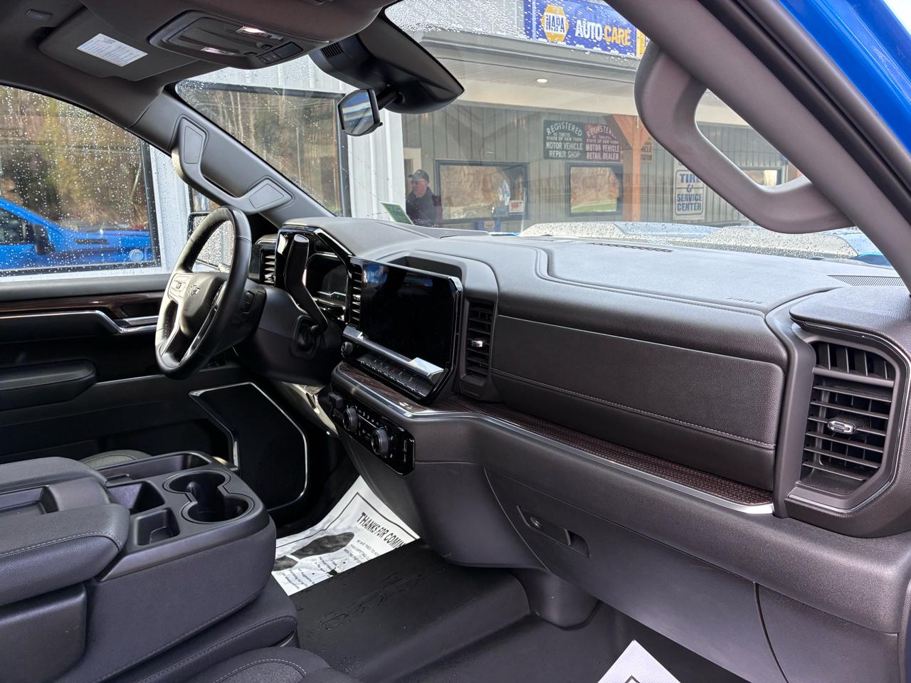 Chevrolet Silverado 1500 4WD Crew Cab 147" Custom Trail Boss 2025