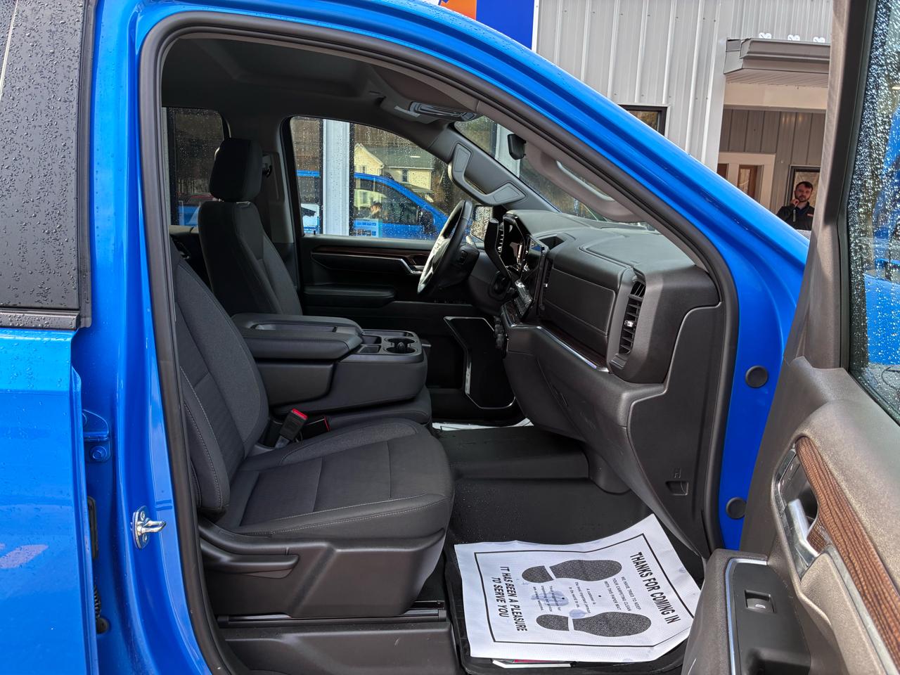 Chevrolet Silverado 1500 4WD Crew Cab 147" Custom Trail Boss 2025