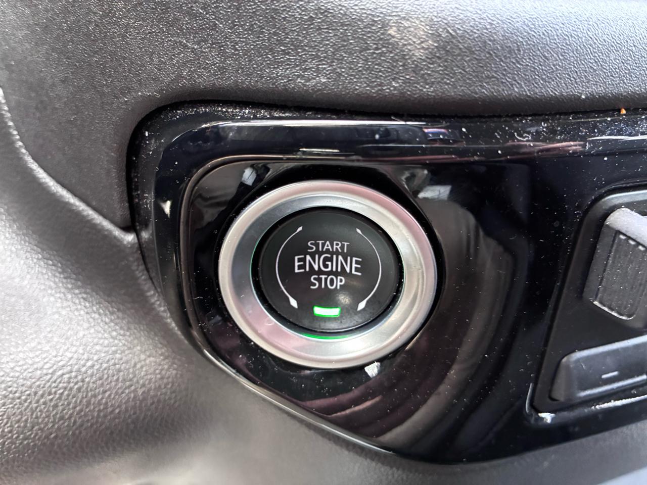 Chevrolet Silverado 1500 4WD Crew Cab 147" Custom Trail Boss 2025