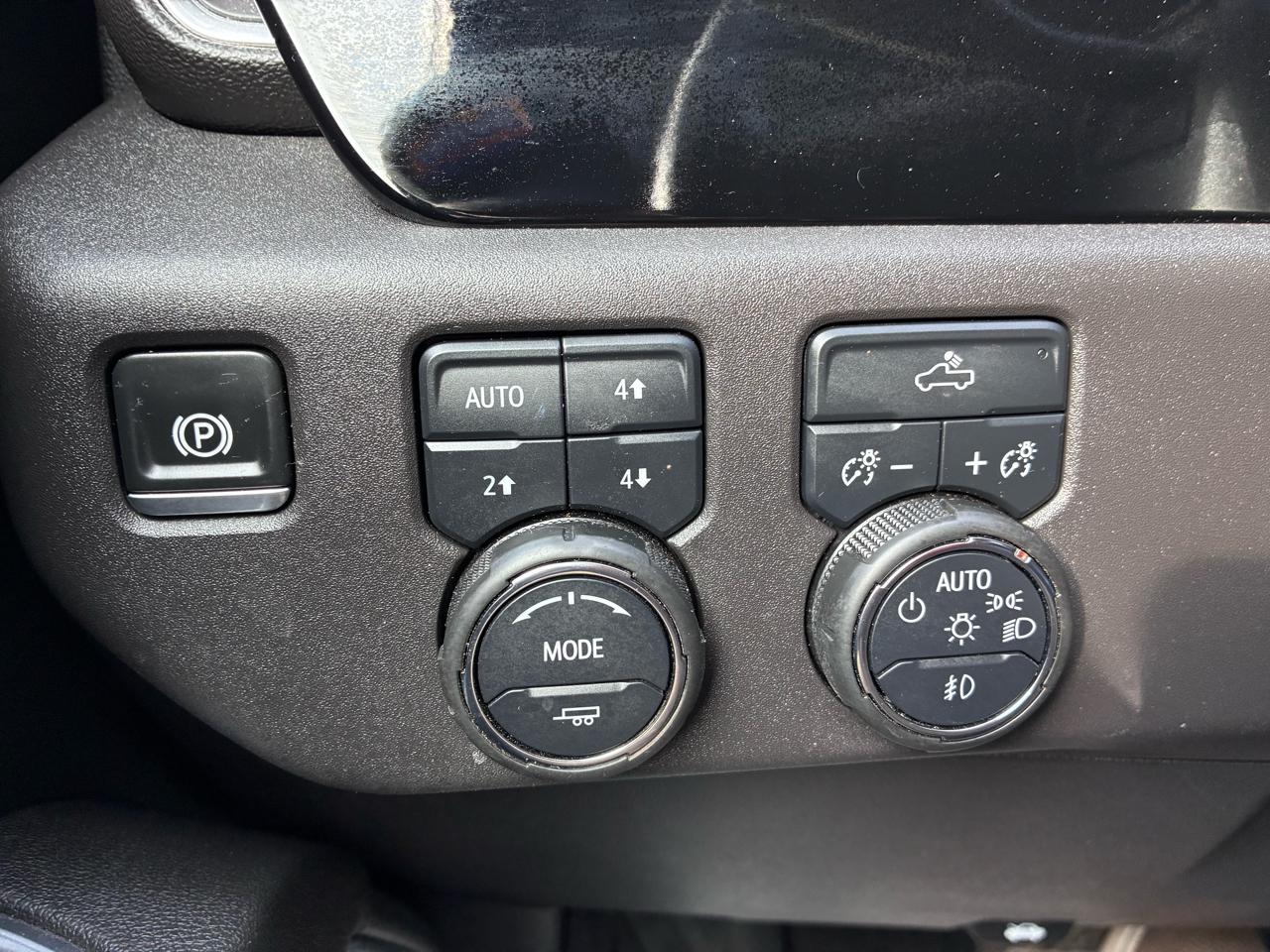 Chevrolet Silverado 1500 4WD Crew Cab 147" Custom Trail Boss 2025