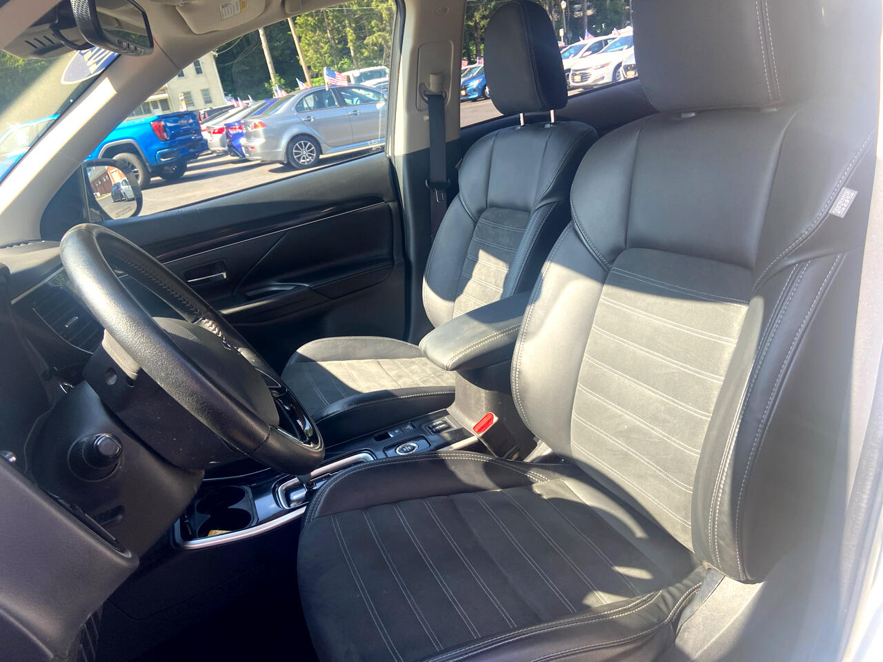 2020 Mitsubishi Outlander SE S-AWC photo 10