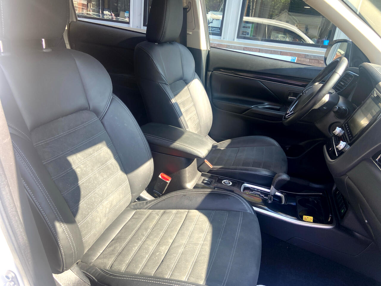2020 Mitsubishi Outlander SE S-AWC photo 25