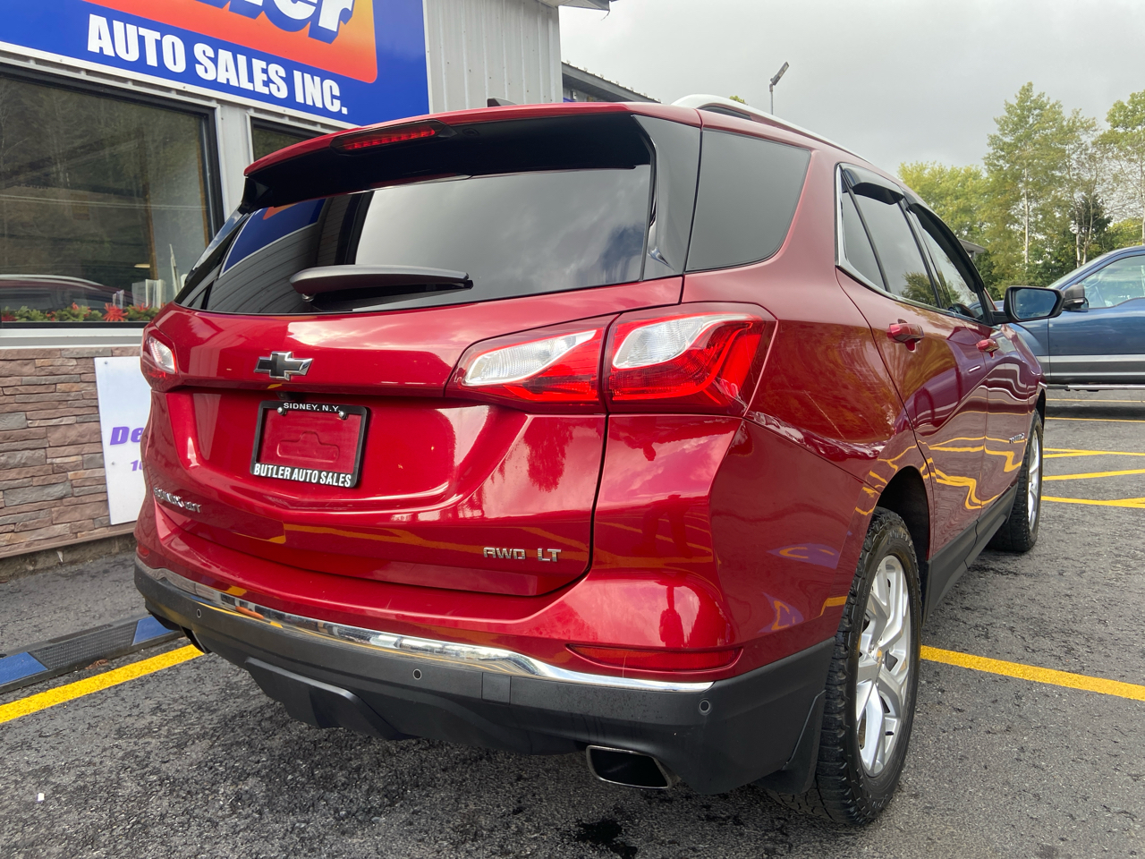 2020 Chevrolet Equinox LT photo 2